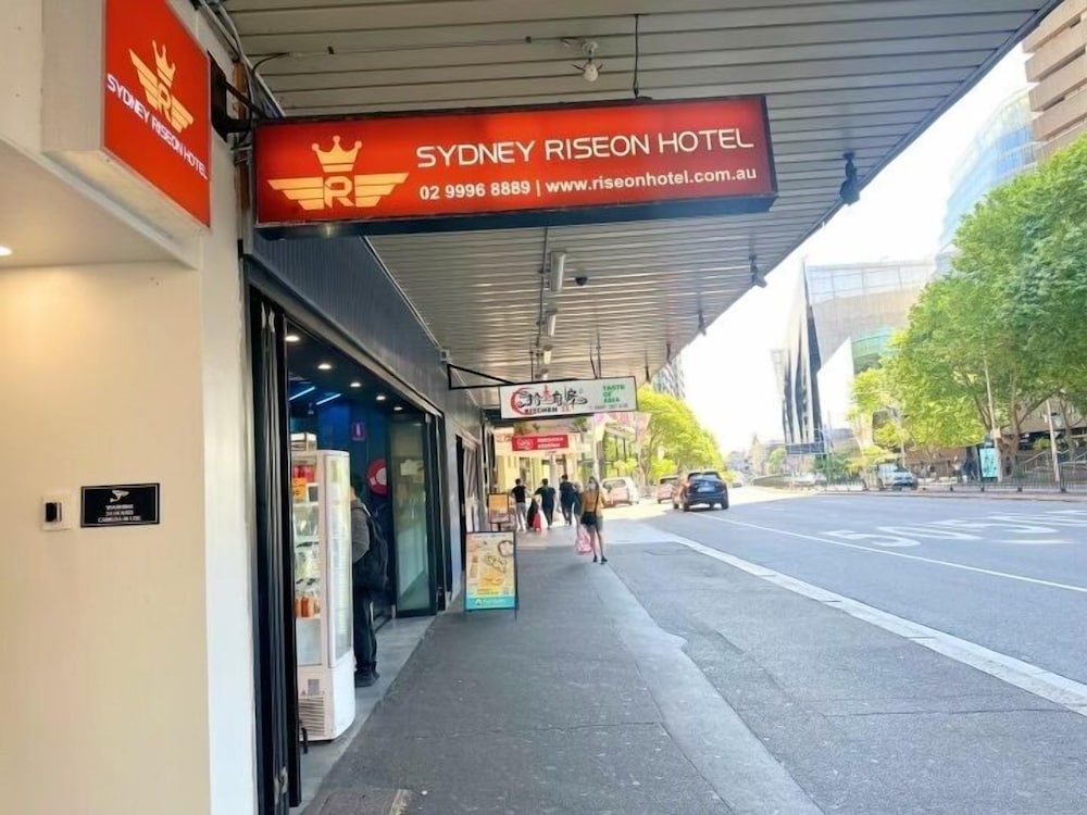 Sydney RiseOn Hotel 51/56