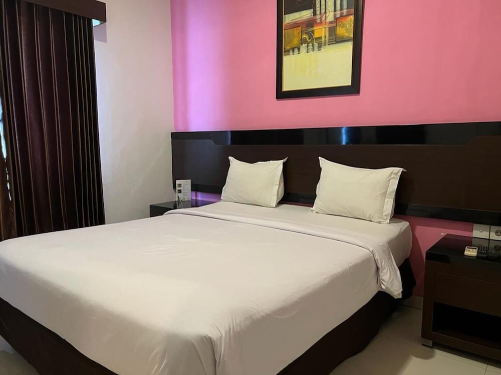 Deluxe, King Bed