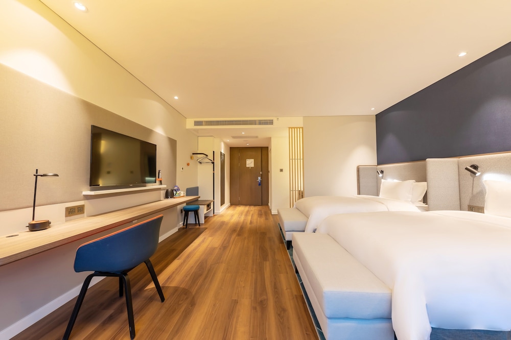 Holiday Inn Express Yichang Riverside 11/81