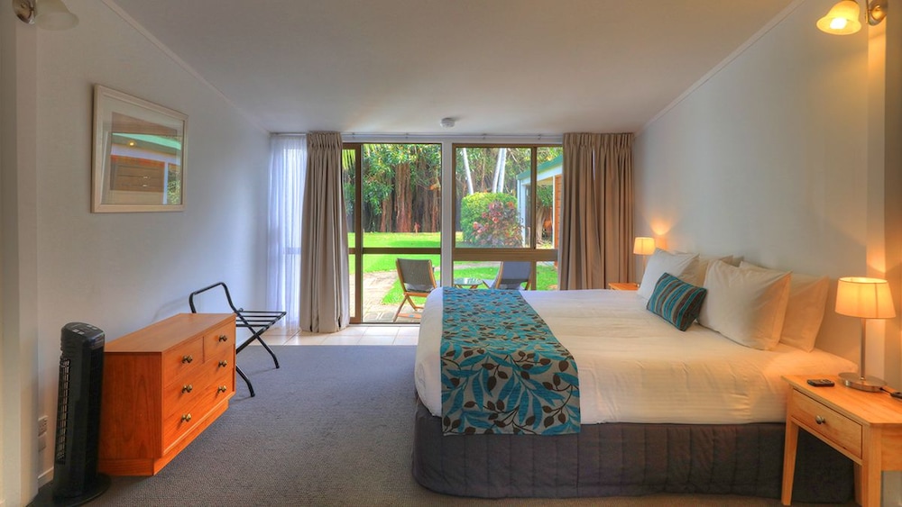 Castaway Norfolk Island 13/46