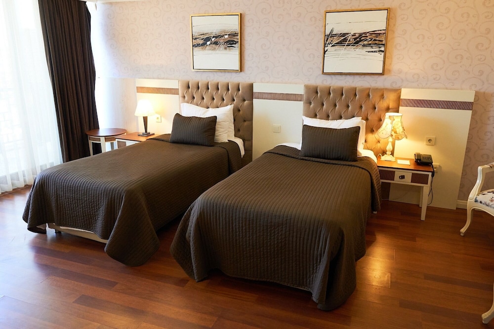 Phellos Suites 10/50