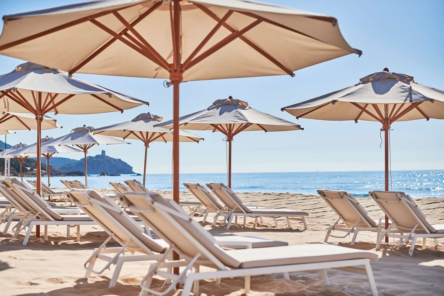 Conrad Chia Laguna Sardinia 35/44