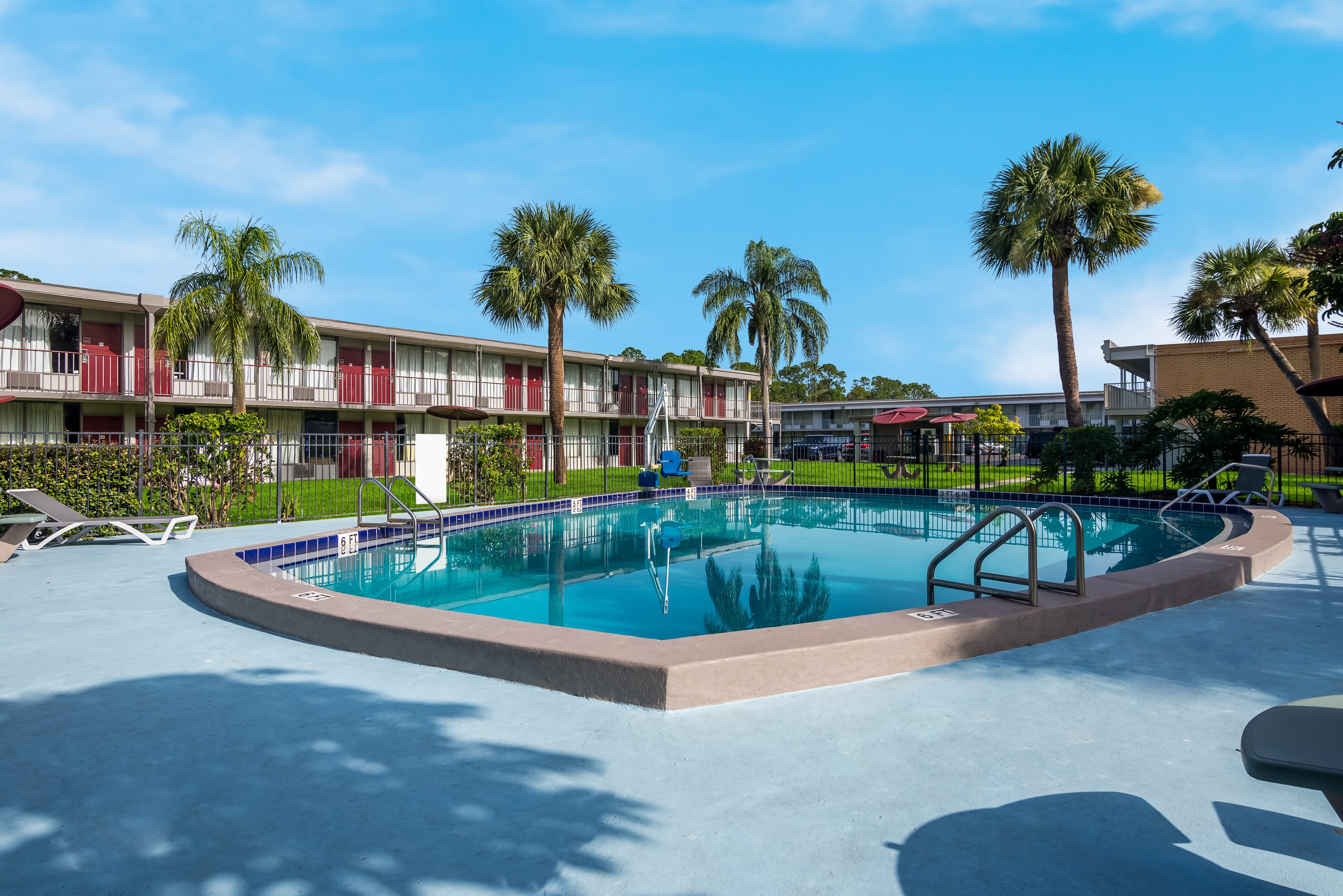 Studio 6 Vero Beach, FL 33/34