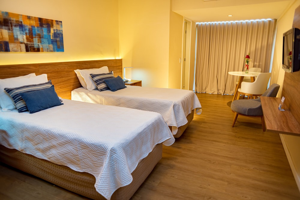LUXURY, TWIN BEDS, POOL VIEW