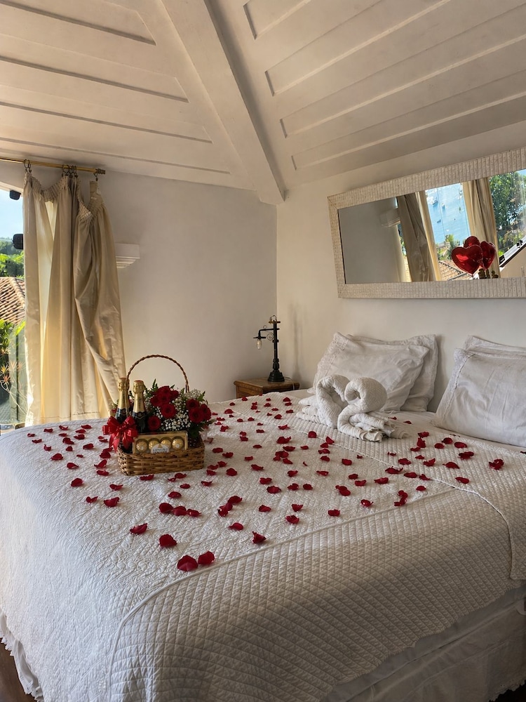 HONEYMOON, SUITE