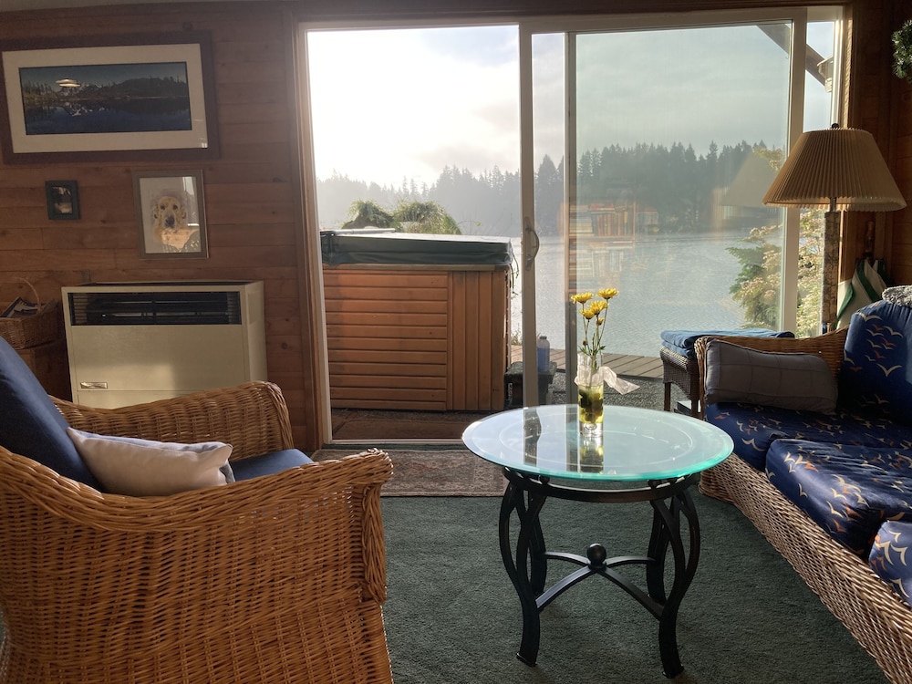Cottage Lake Bed And Breakfast 13/50