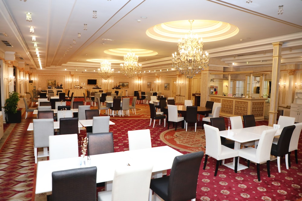 Modern Hotel Baku 44/55