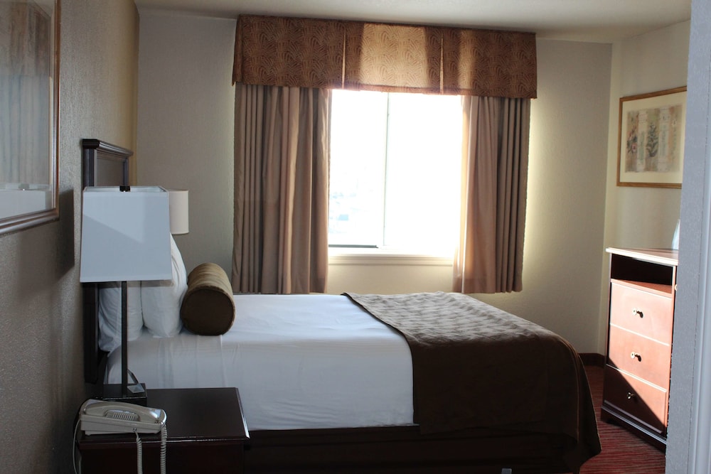 Best Western Plus Concord Inn 14/75