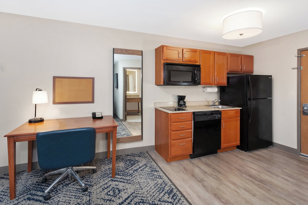 Candlewood Suites Louisville North 12/67