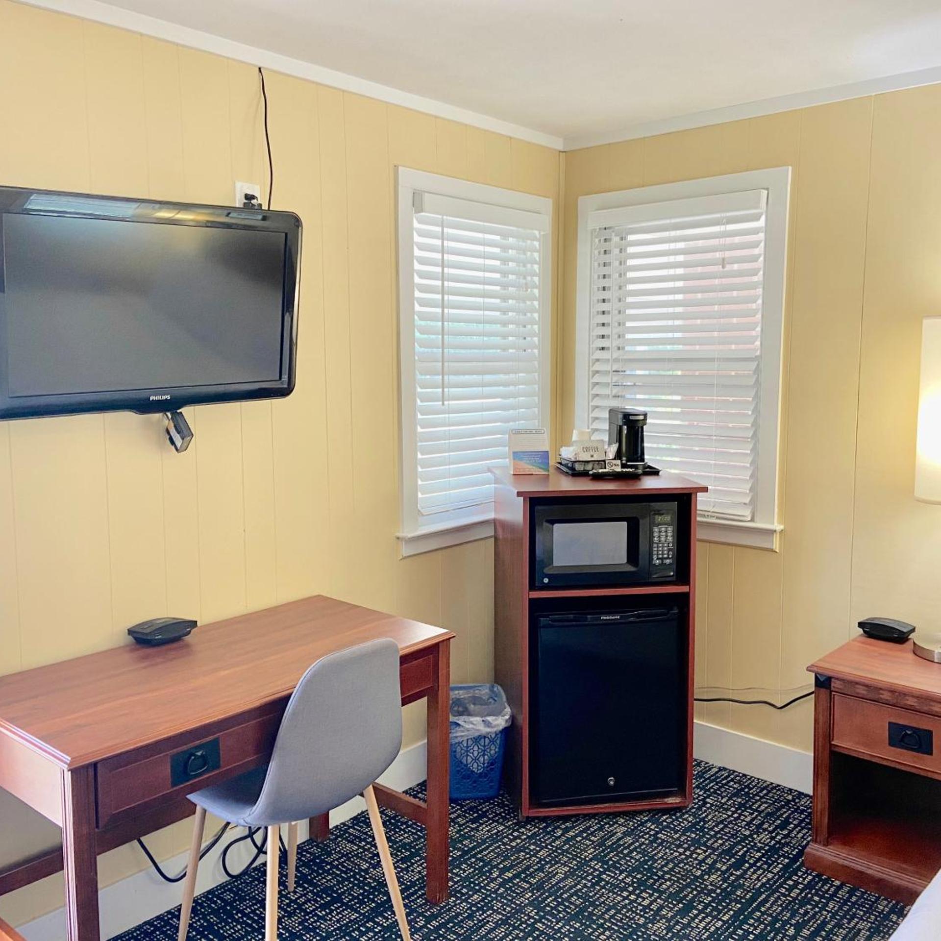 Elk Rapids Lakeshore Inn 25/42