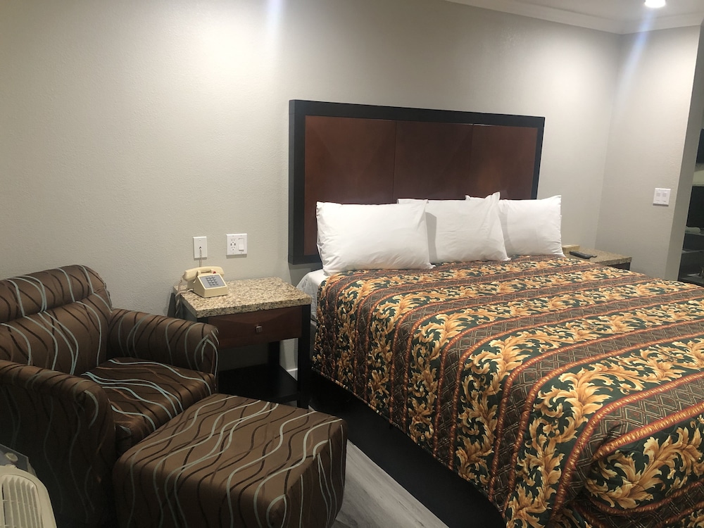 Economy Inn 22/25