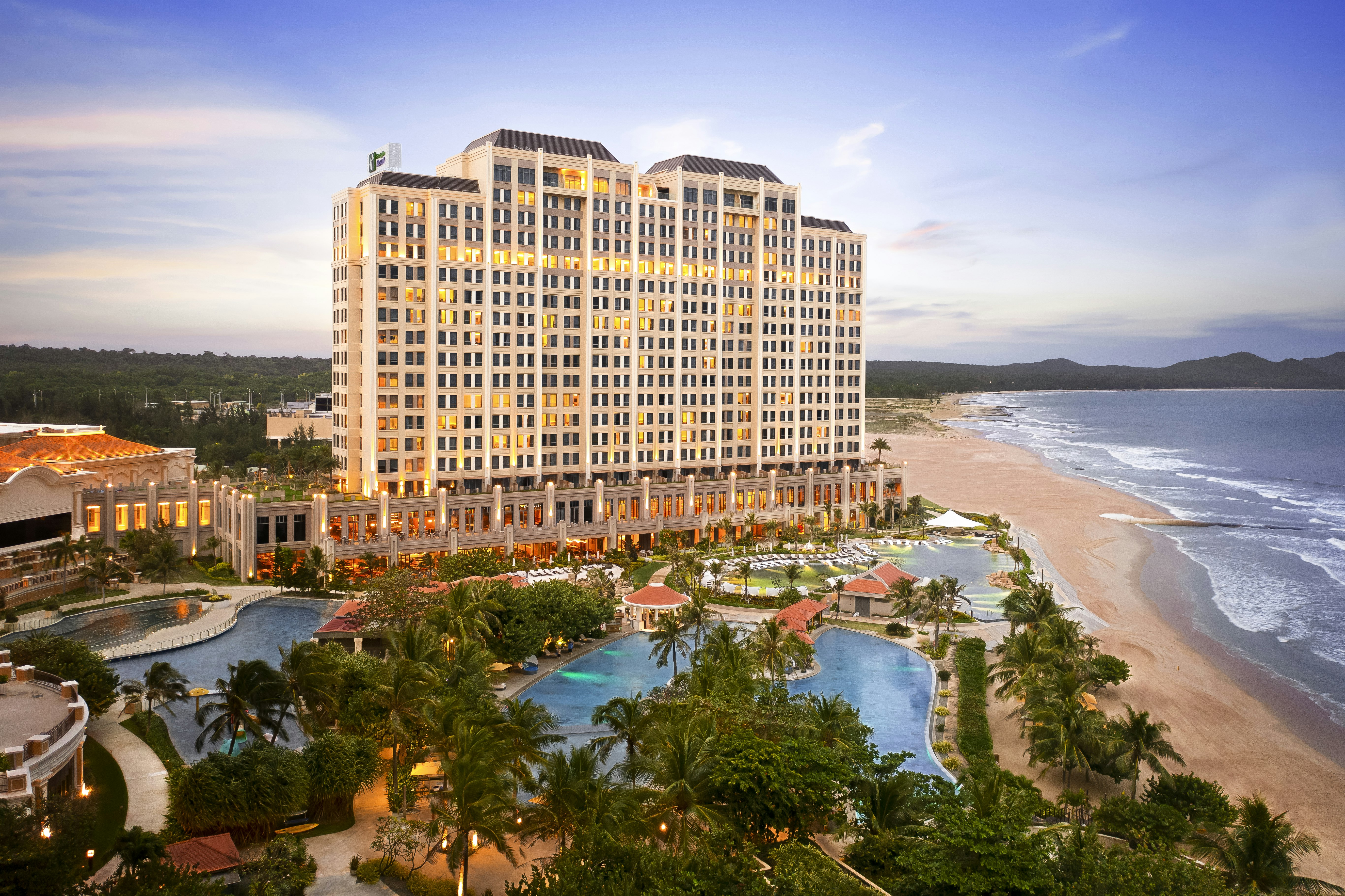 Holiday Inn Resort Ho Tram Beach 1/50