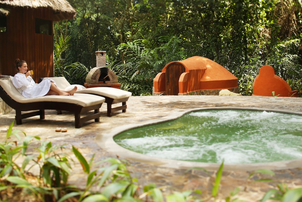 THE LODGE AT PICO BONITO 40/76