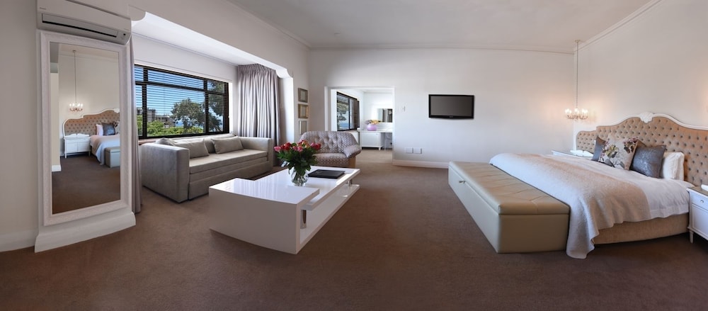 The Clarendon - Fresnaye 17/50
