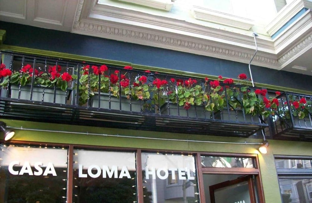 Casa Loma Hotel 6/58