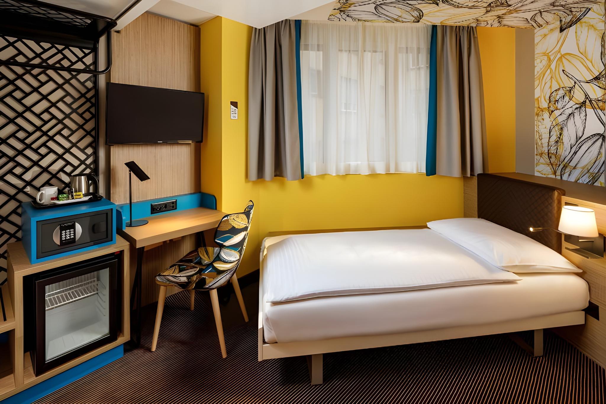 ROOM, SINGLE