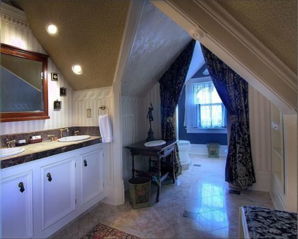 Gingerbread Mansion Inn 36/73
