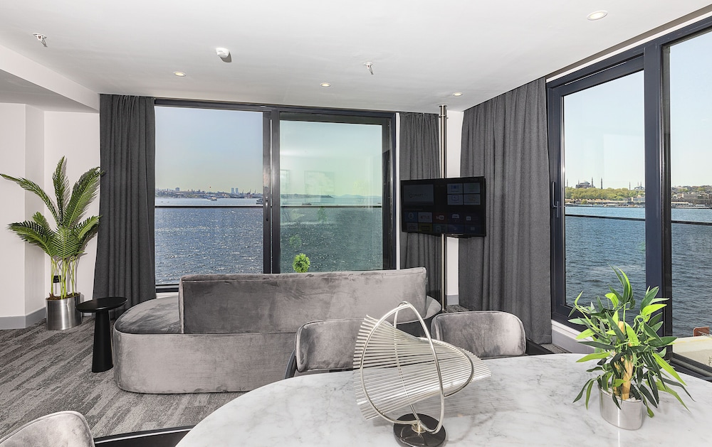 Pera Bosphorus Hotel 35/50