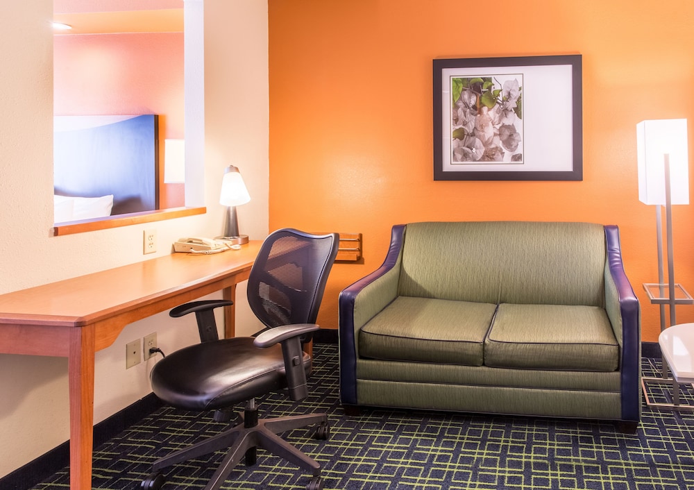 Fairfield Inn Suites Fargo 25/34