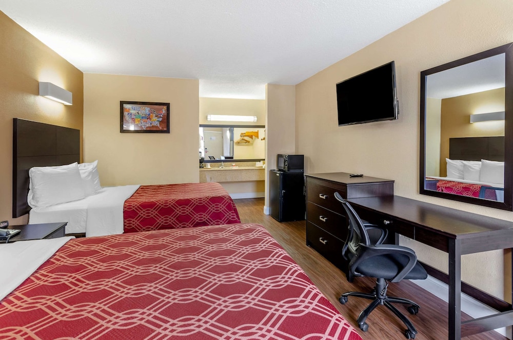 Econo Lodge Roanoke Civic Center 19/30