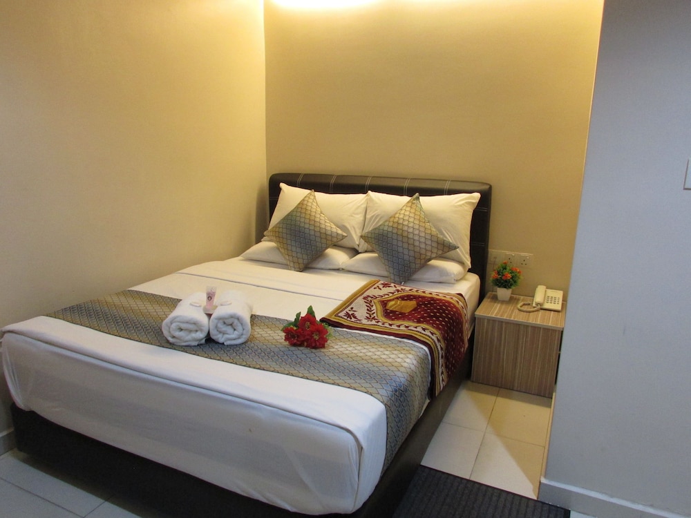 ROOM, DOUBLE BED