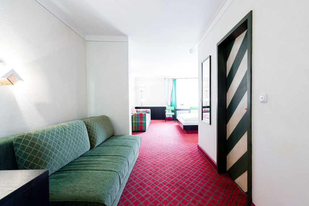 Hotel Schrofenstein 33/41