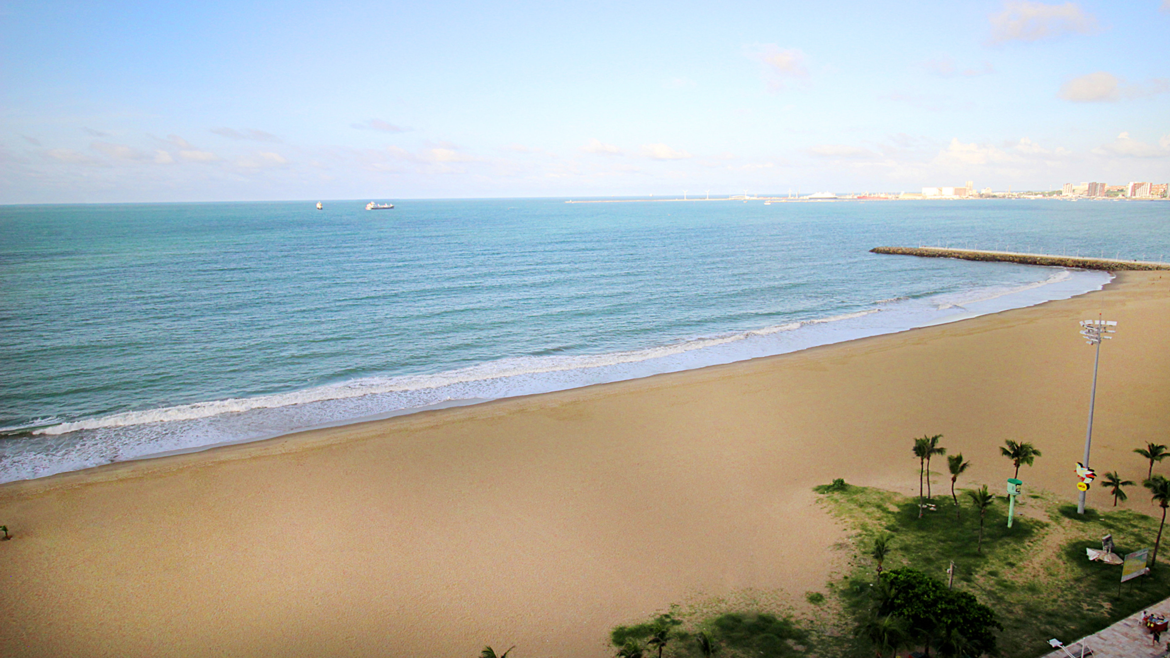 HOLIDAY INN FORTALEZA 70/76