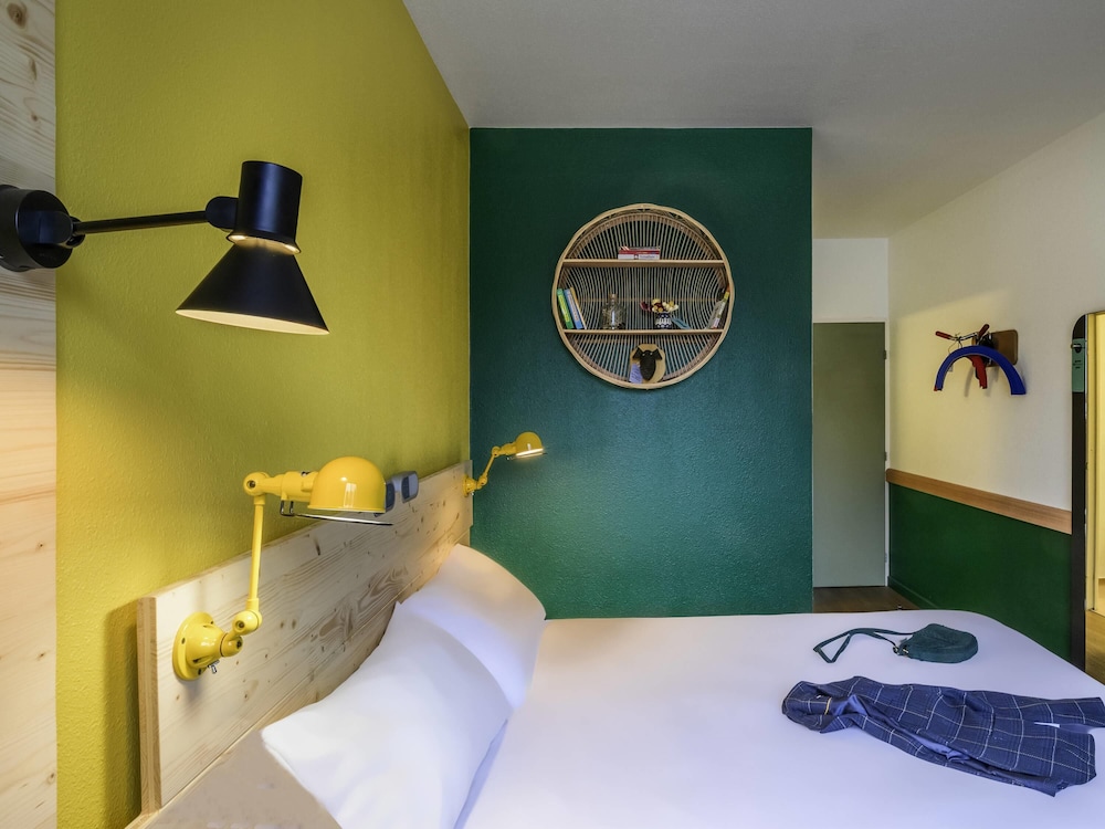 Pop, Double Bed