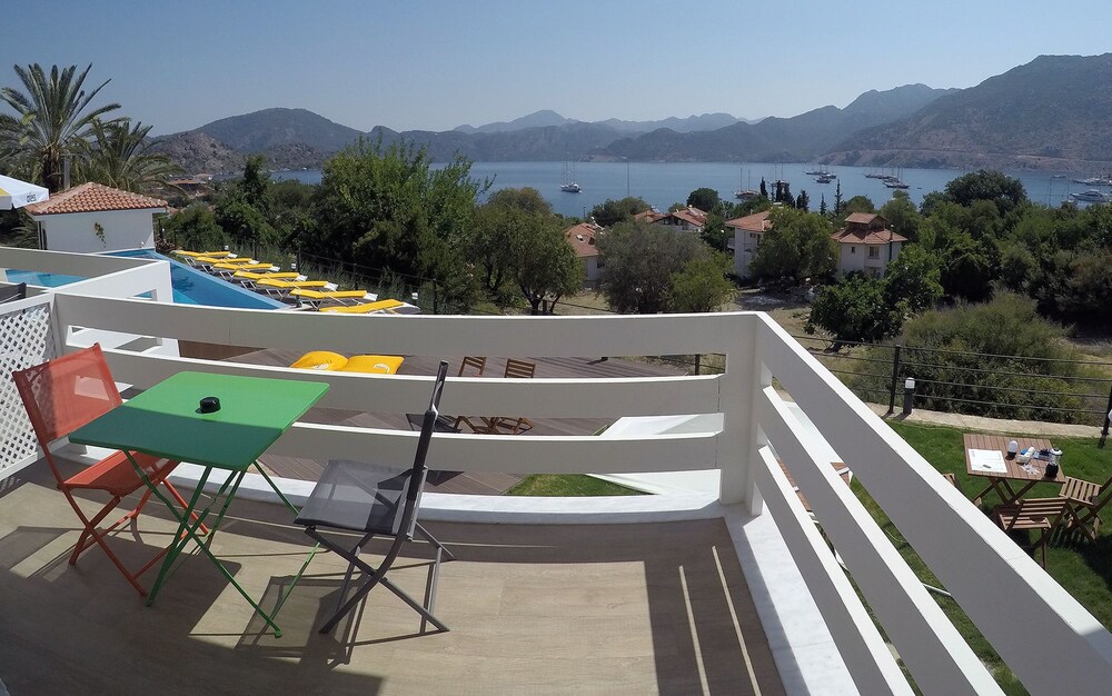 Gala Selimiye 28/50