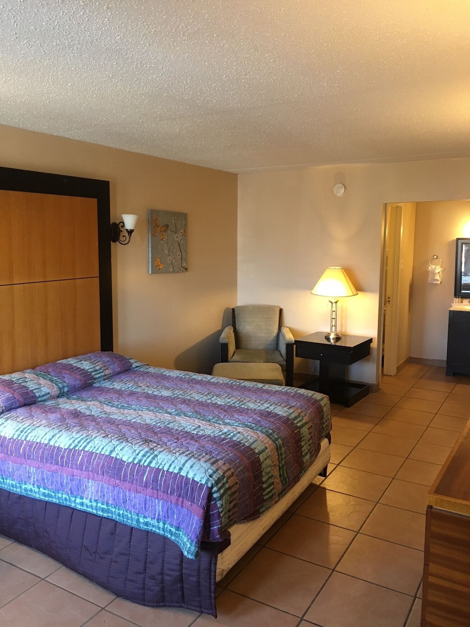 غرفة ديلوكس مفردة بسرير كوين، ANS Inn & Suites 4/10