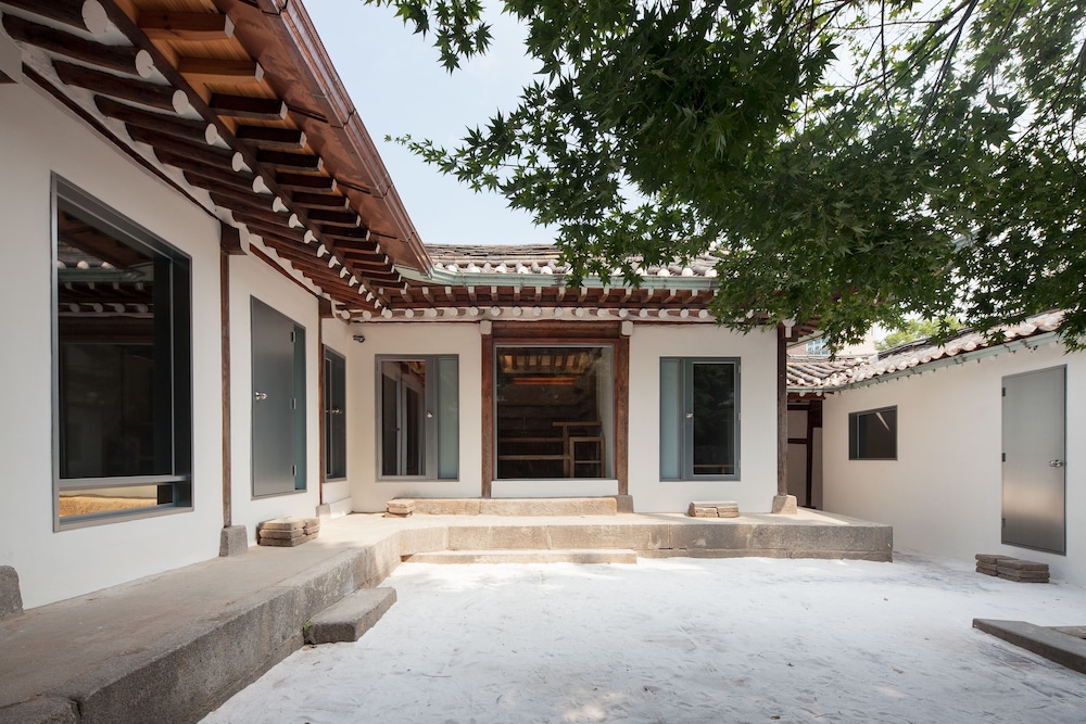 Hanok Residence Hotel Side 49/53