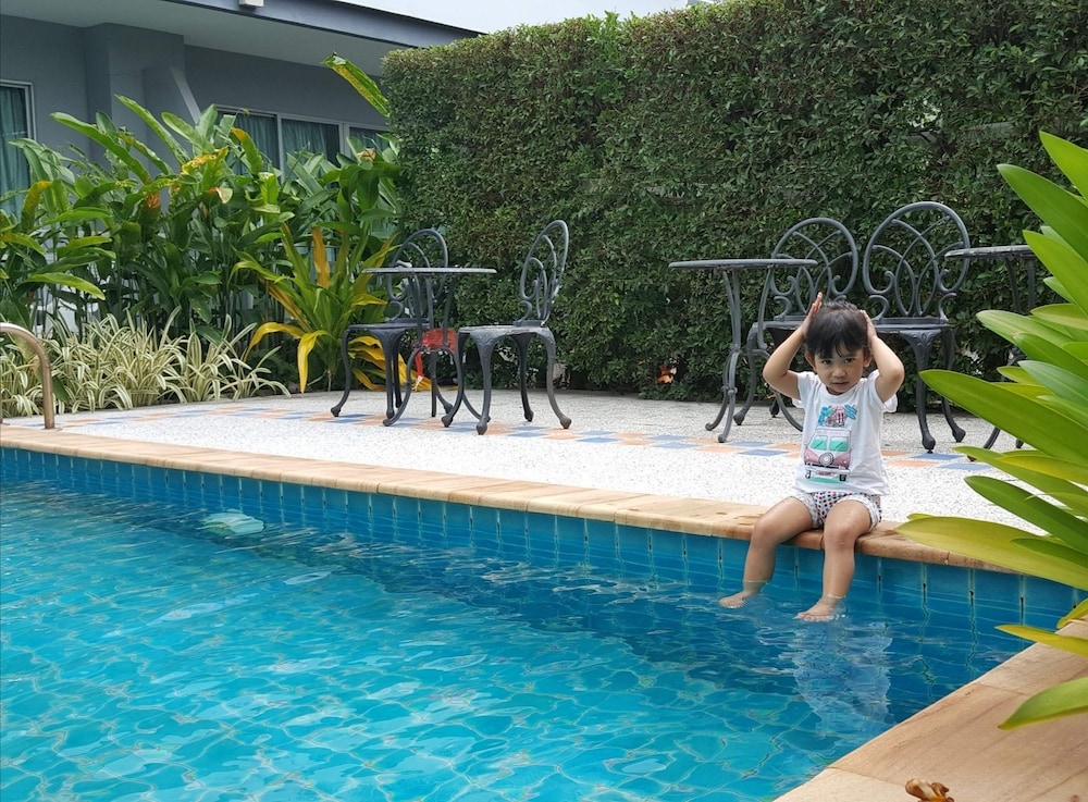 Baan Suksiri Hotel 32/36