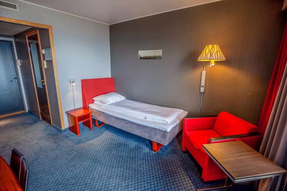 F2 Hotel 11/26