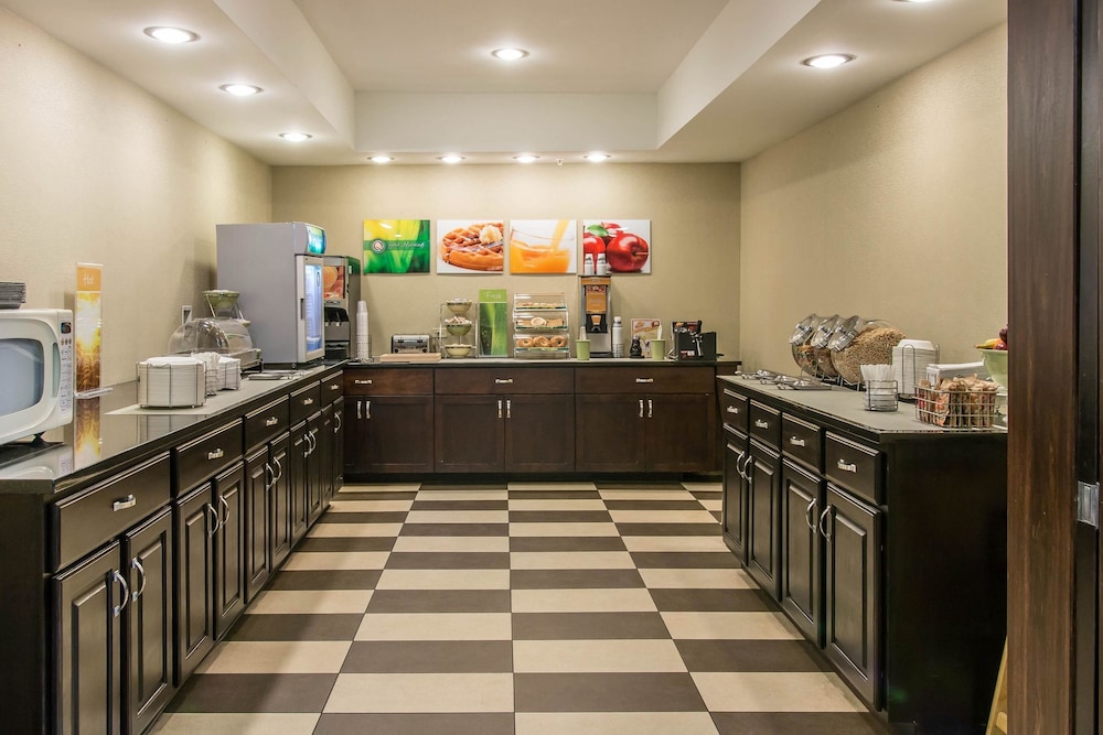 Holiday Inn Express Fremont by IHG 17/50