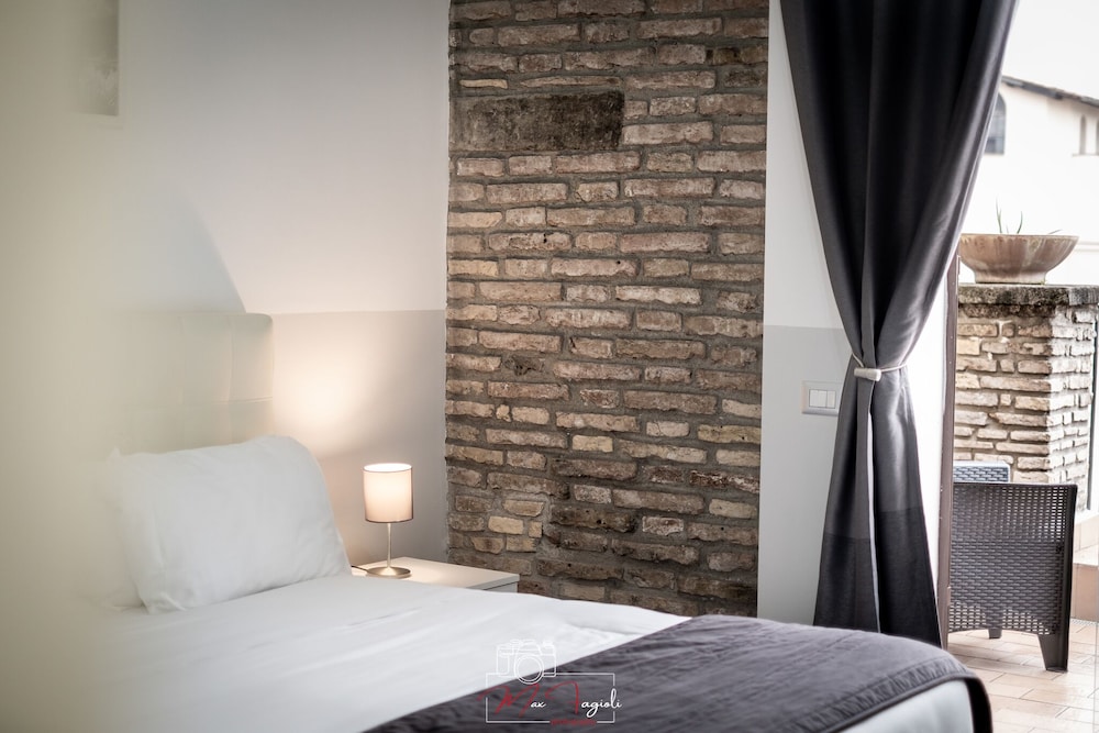Arch Rome Suites 24/75