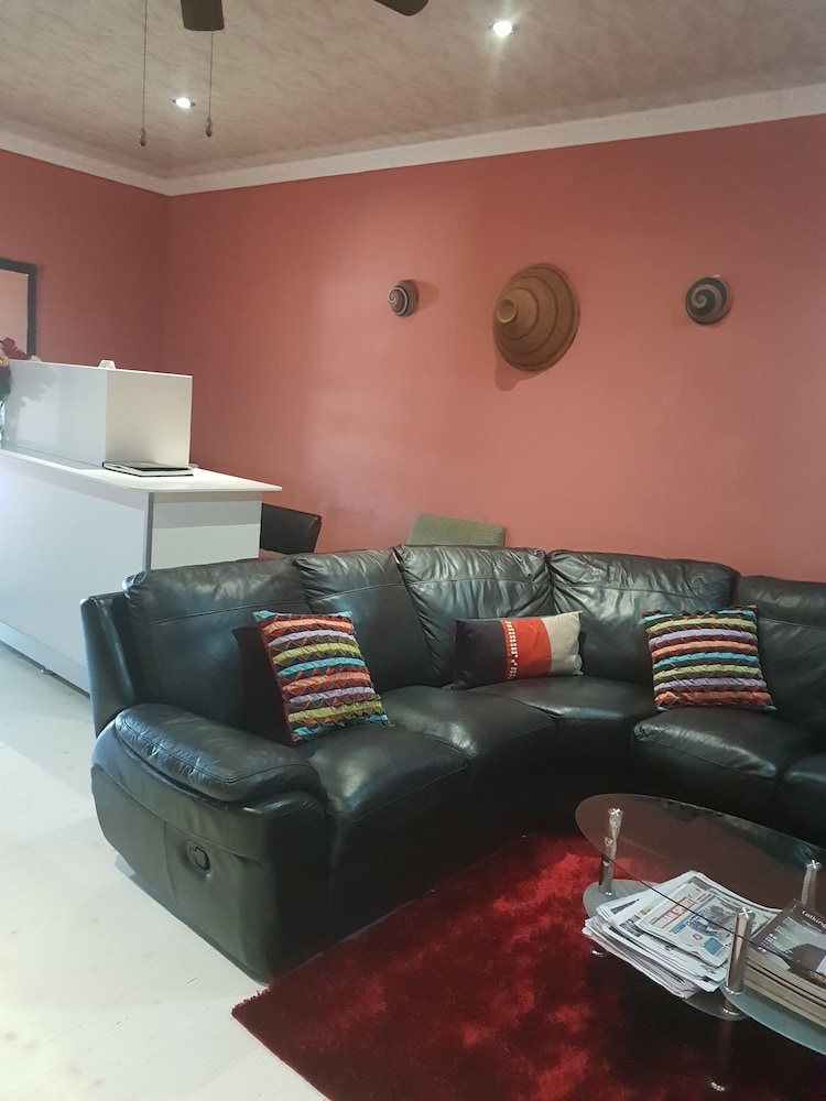 Flossie S Bed And Breakfast 20/32