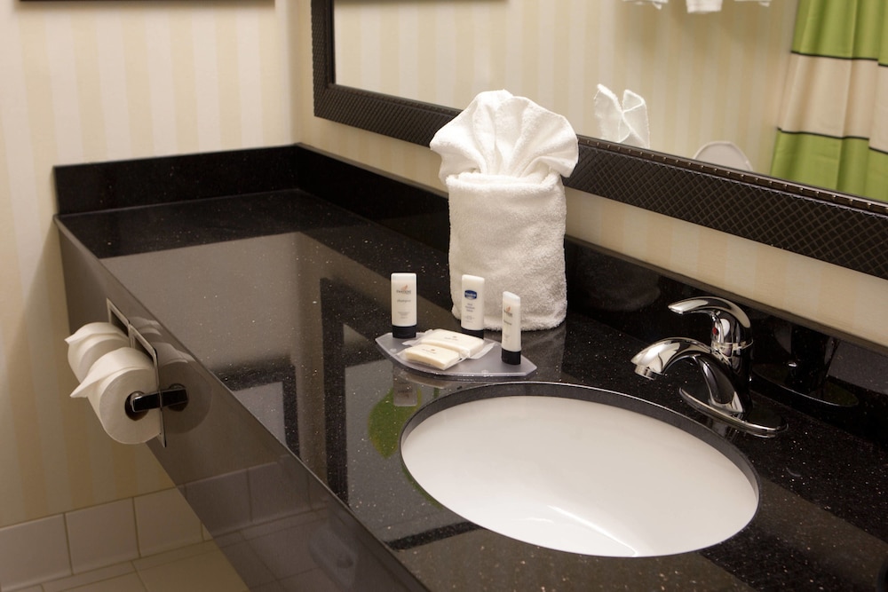 Fairfield Inn Suites Memphis East 17/21