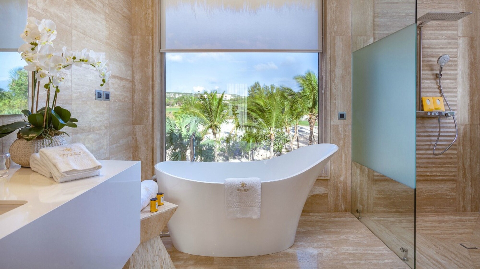 2 Bedrooms, Suite, 1 King and 2 Queen Beds, Beach Front، Eden Roc At Cap Cana 5/5