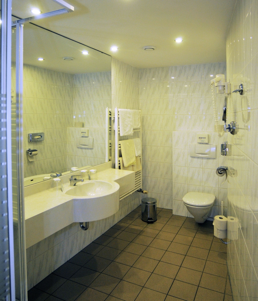Family, Double and Twin Beds, Hotel Continental 8/9