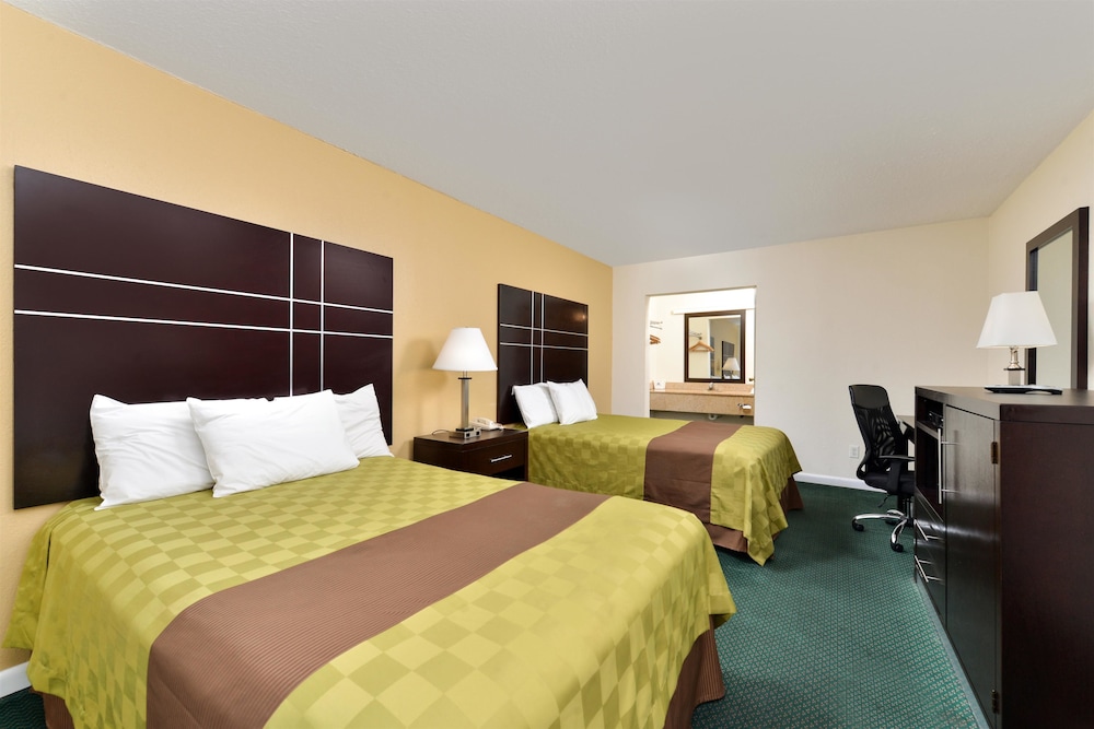 Americas Best Value Inn Port Jefferson Station Long Island 7/10