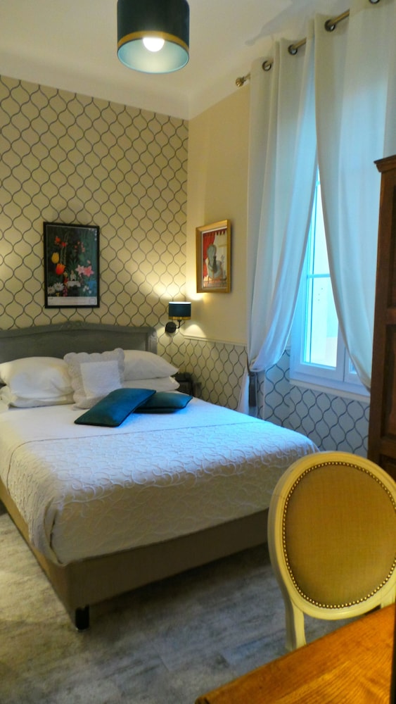 ROOM, SINGLE, COURTYARD VIEW