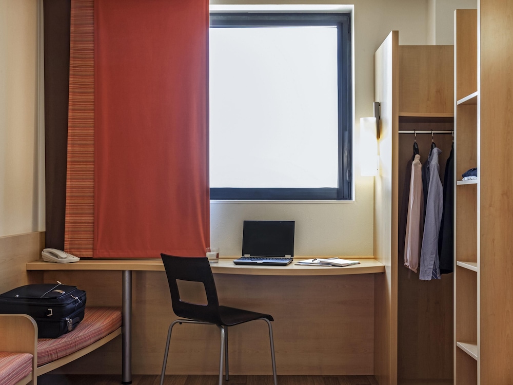 IBIS BARCELONA RIPOLLET 67/72