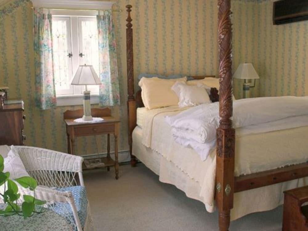 White Lace Inn 17/50