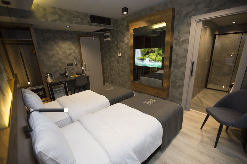 Emen S Hotel 13/48