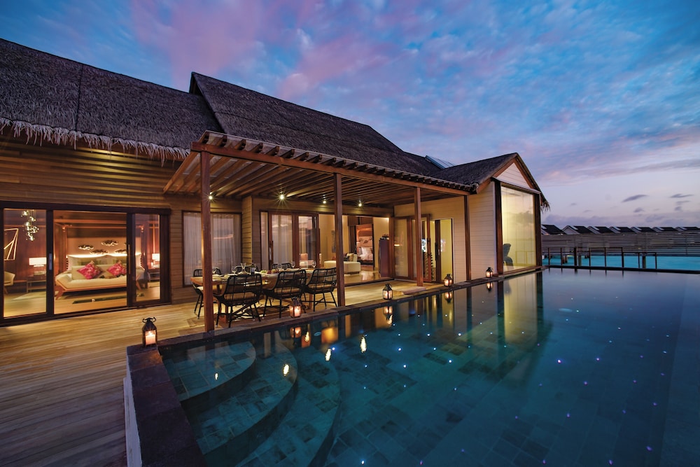 Ozen Life Maadhoo Resort 33/63