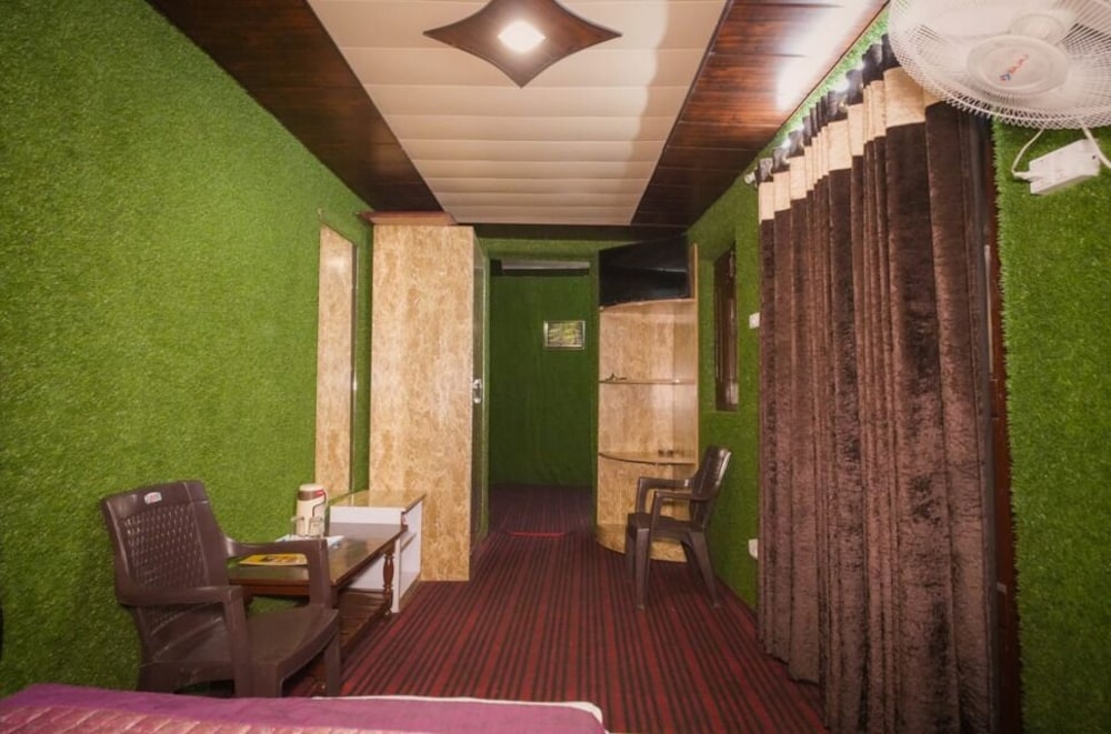 Hotel Kausani Retreat 48/48