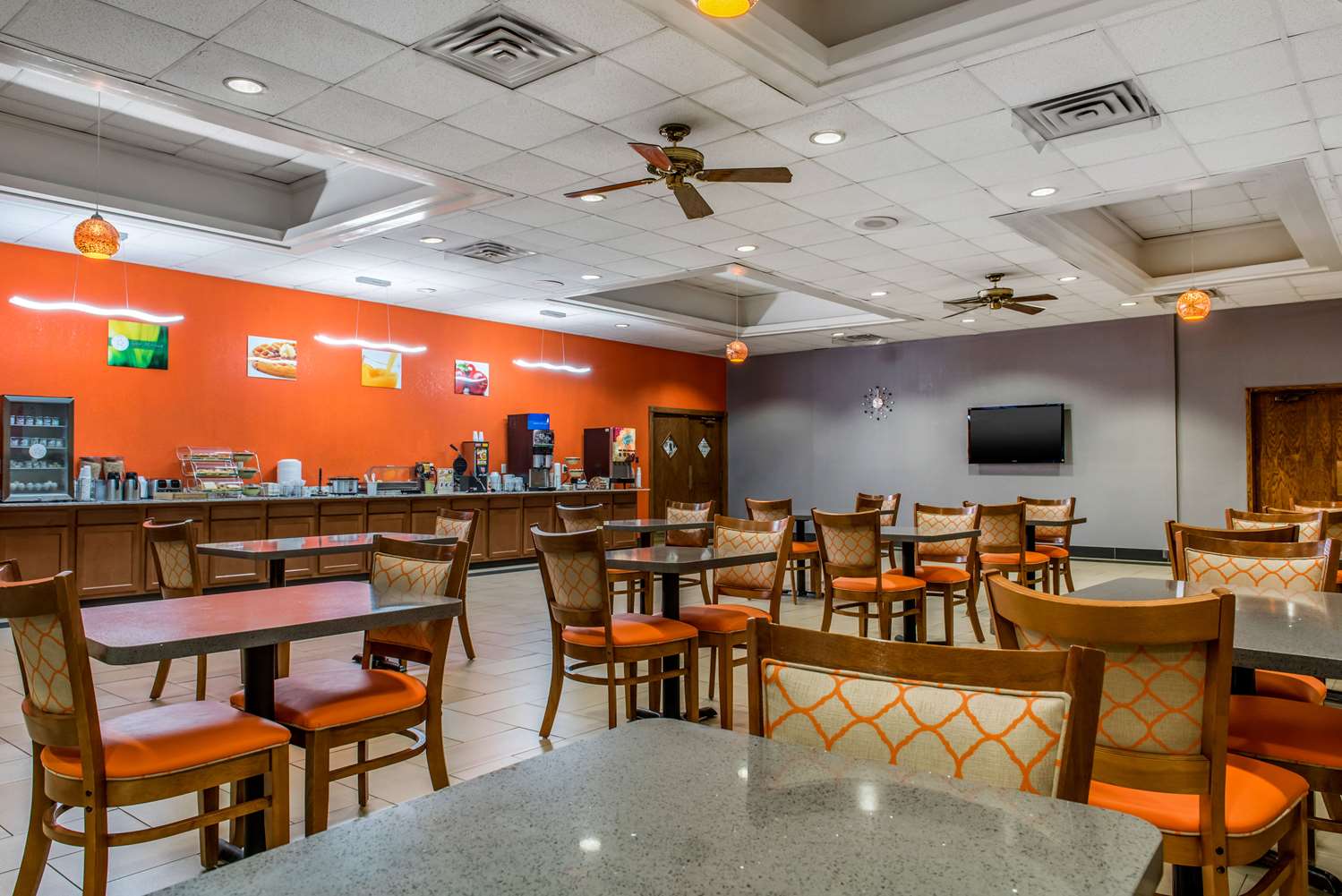 Quality Inn & Suites Bedford West IN 32/40