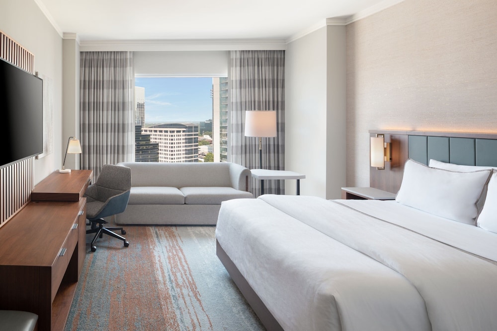 Club, King Bed, City View, Sofa, Accessible