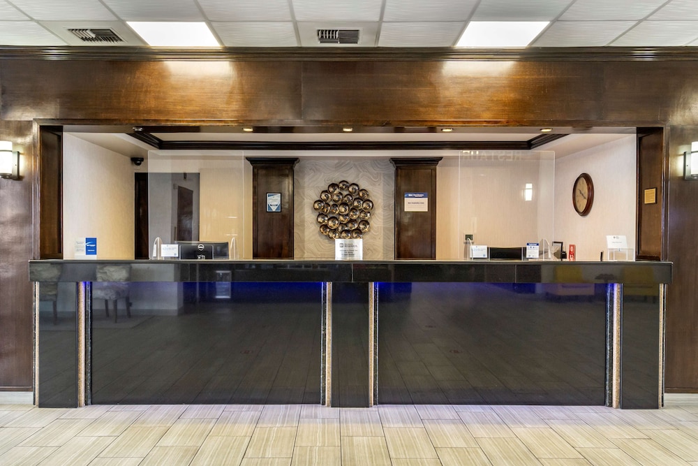 Best Western Plus Lake Front Hotel 4/51