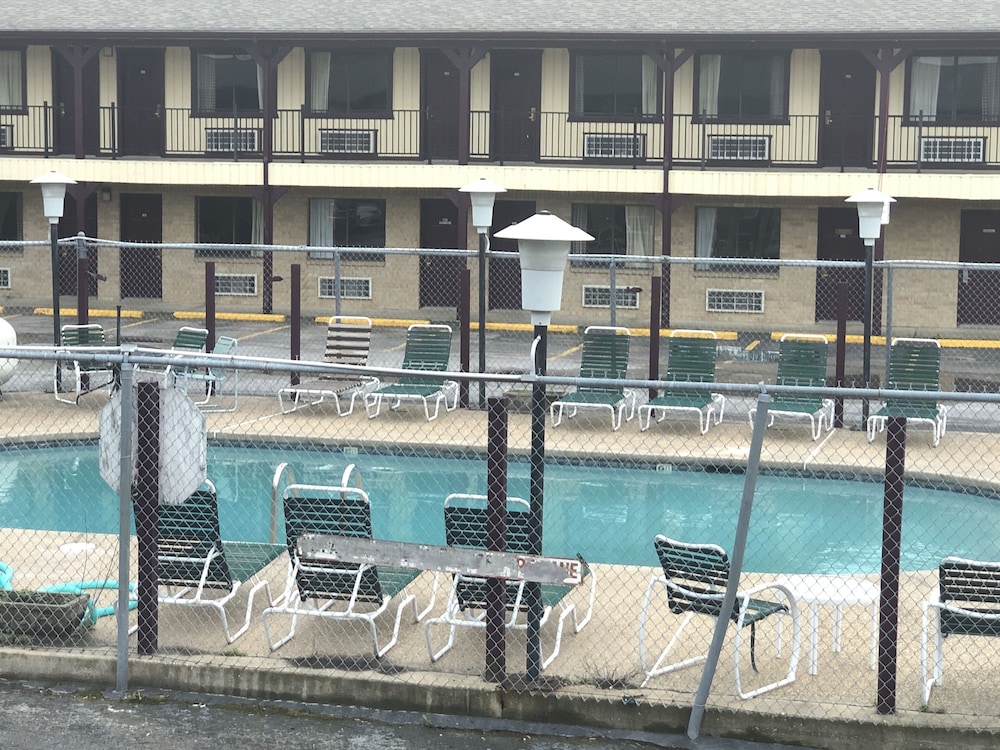 Inn At Mexia 3/64